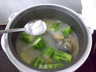 Snow Lotus Loofah and Crucian Carp Soup recipe