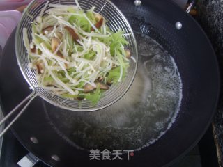 Green Bamboo and Enoki Mushroom Soup recipe