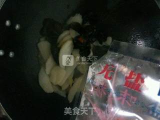 Fried Yam with Fungus recipe