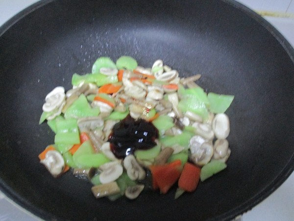 Stir-fried Mushrooms with Lettuce recipe