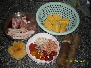 A Bowl of Good Soup-chicken Feet, Peanuts, Yam, Pork Bone Soup recipe