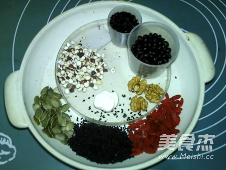 Black Soy Milk for Nourishing The Kidney and Nourishing Hair recipe