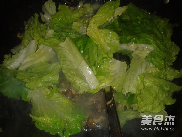 Stir-fried Lettuce with Xiuzhen Mushroom recipe
