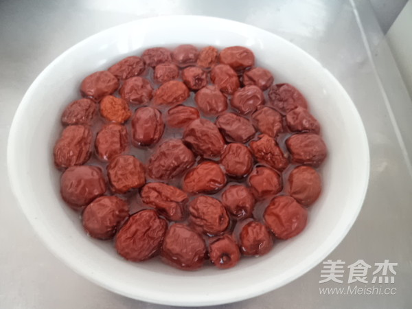 Oats, Red Dates and Lotus Seed Soup recipe