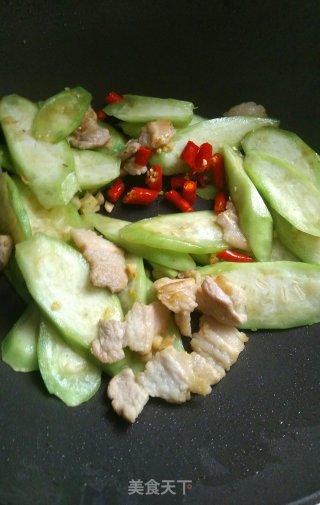 Stir-fried Pork Belly with Loofah recipe