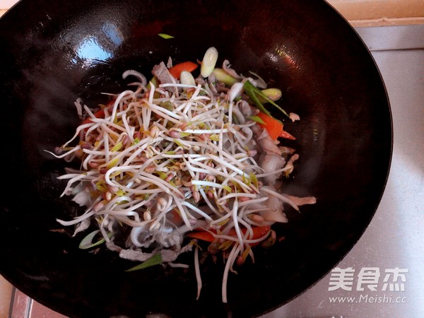 Fried Noodles with Seafood recipe