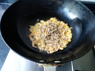 Fried Leek with Small River Prawns recipe