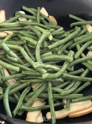 Stir-fried Dried Bean Curd with Cowpea recipe