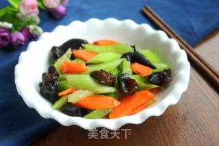 Stir-fried Celery with Carrot and Black Fungus recipe