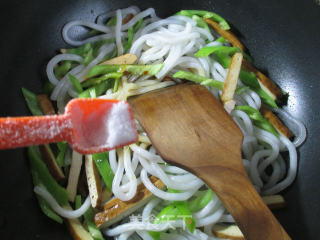 Stir-fried Potato Vermicelli with Green Pepper recipe