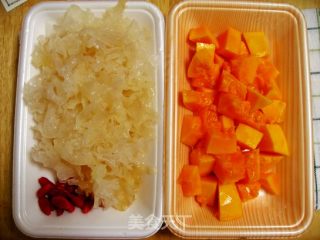 Soup-chinese Wolfberry Papaya and White Fungus Soup recipe