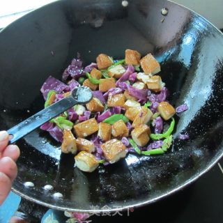 Stir-fried Braised Tofu with Purple Cabbage recipe