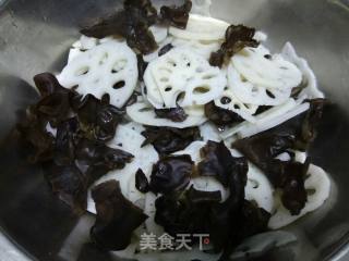 Fungus Mixed with Lotus Root Slices recipe