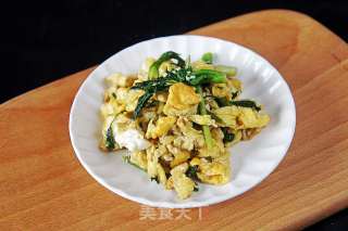 Scrambled Eggs with Spiny Sprouts recipe