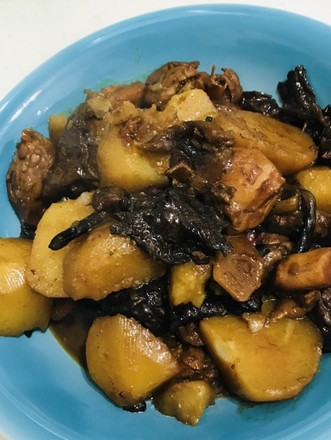 Chicken Stewed with Mushrooms and Potatoes recipe