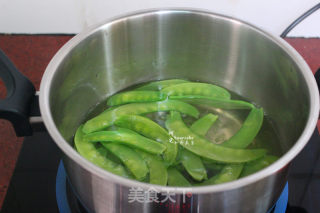 Fried Fungus with Snow Peas recipe