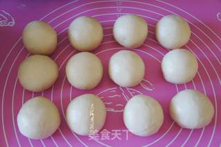 Heart-shaped Meringue Moon Cakes recipe