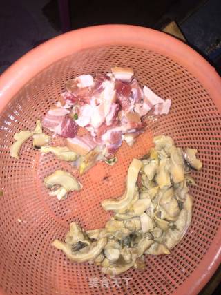 Bacon, Clam and Tofu in Claypot recipe