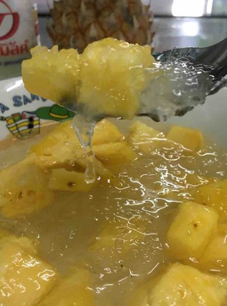 Thai Bird's Nest with Pineapple and Fresh Milk recipe