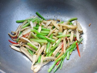 Refreshing and Good Taste-stir-fried Parsley Tofu recipe