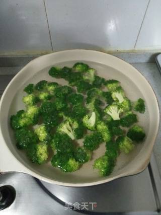 Stir-fried Broccoli with Chicken Breast and Shiitake Mushrooms recipe