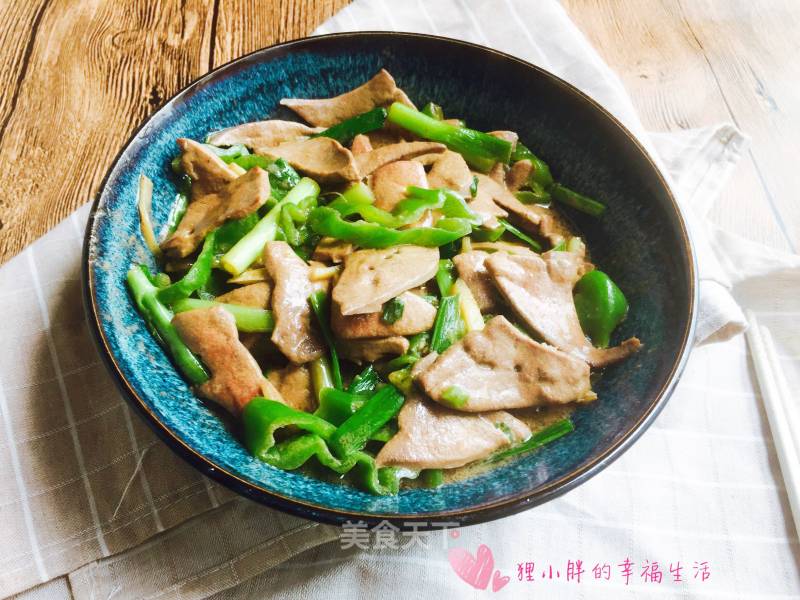Stir-fried Pork Liver with Garlic Sprouts recipe