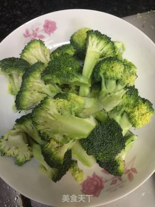 Fried Pork with Broccoli Cloud Ears recipe