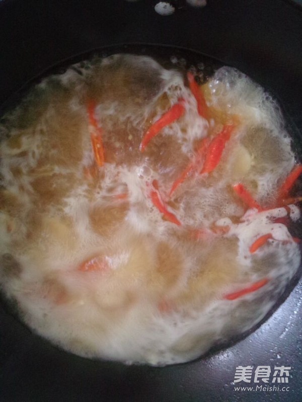 Double Pepper Crucian Fish Soup recipe
