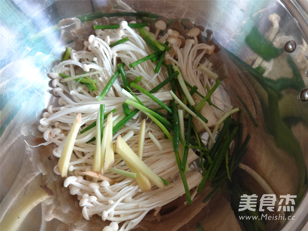 Golden Needle Mushroom Grilled Pond Mackerel recipe