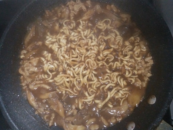 #中卓炸酱# Instant Noodles with Shredded Pork and Mushroom recipe