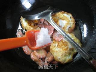 Fried Lotus Leaf Egg with Shrimp recipe