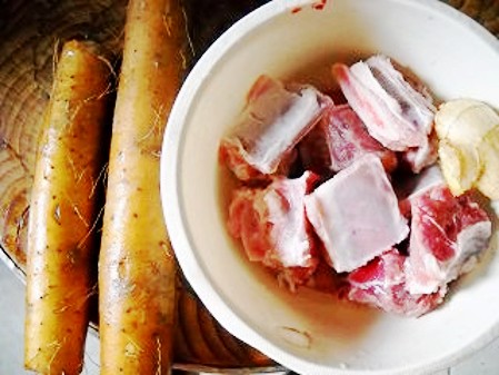 Yam Simmered Pork Ribs recipe