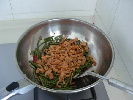 Stir-fried Duck Intestines with Spicy Sour Beans recipe
