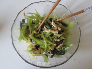 Lettuce and Fungus Mixed with Shredded Chicken recipe