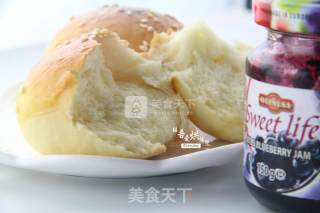Small and Exquisite: Sesame Meal Buns recipe