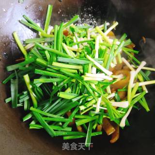 Stir-fried Pork Skin with Green Garlic recipe