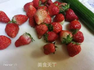 Strawberry Cucumber Lassa recipe