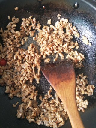 Stir-fried Pork with Garlic Stalks recipe
