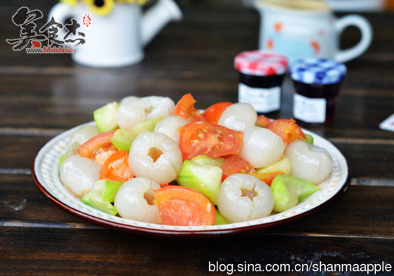 Stir-fried Loofah with Lychee recipe