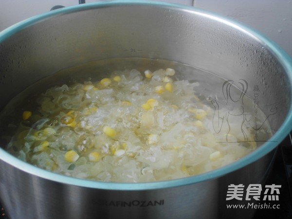 Egg Tremella Corn Soup recipe