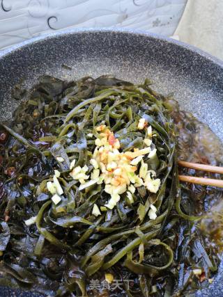 Shredded Kelp with Garlic Spicy Sauce recipe