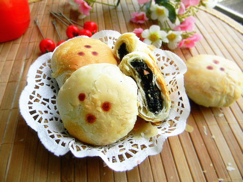 Black Sesame and Peanut Stuffing Soviet-style Mooncakes recipe