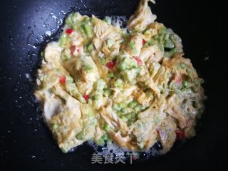 Scrambled Eggs with Garlic Moss recipe