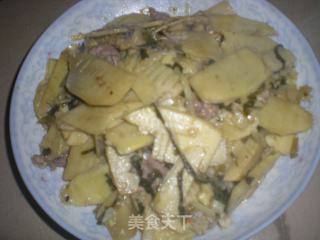 Fried Pork with Sauerkraut and Bamboo Shoots recipe