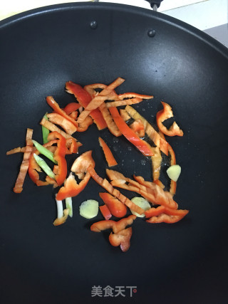 Stir-fried Lotus Root Silk recipe