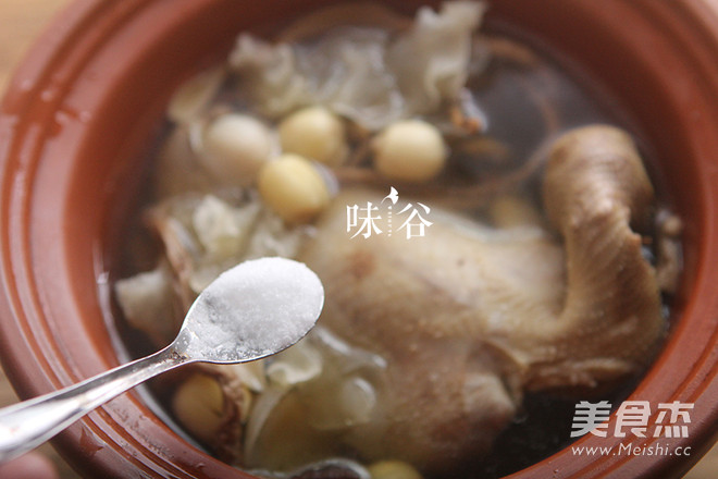 White Lotus Tea Tree Mushroom Pigeon Soup recipe