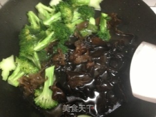 Broccoli with Black Fungus recipe