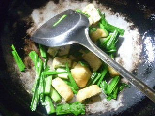 Stir-fried Oyster Mushroom with Tofu in Leek Oil recipe