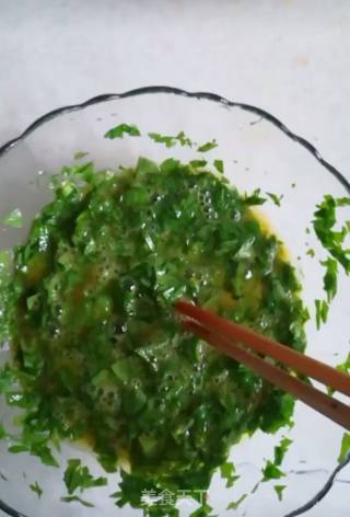 Scrambled Eggs with Celery Leaves recipe
