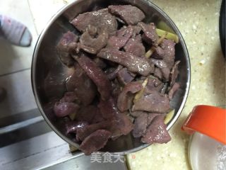 Stir-fried Pork Liver with Double Peppers recipe